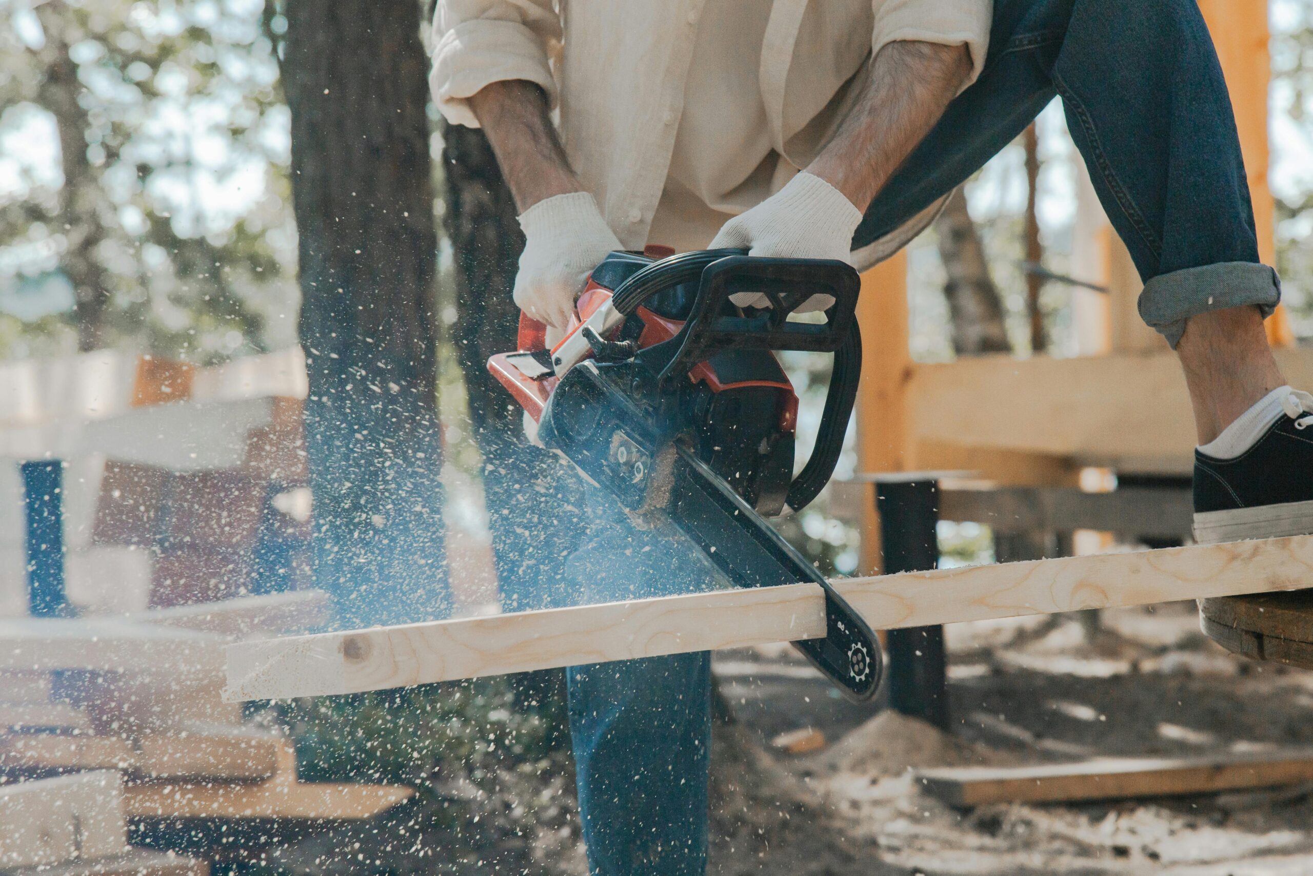 Cum alegi echipamentul potrivit pentru activități solicitante – ghid Hoffmann Group