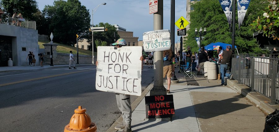 Photo justice system for minors